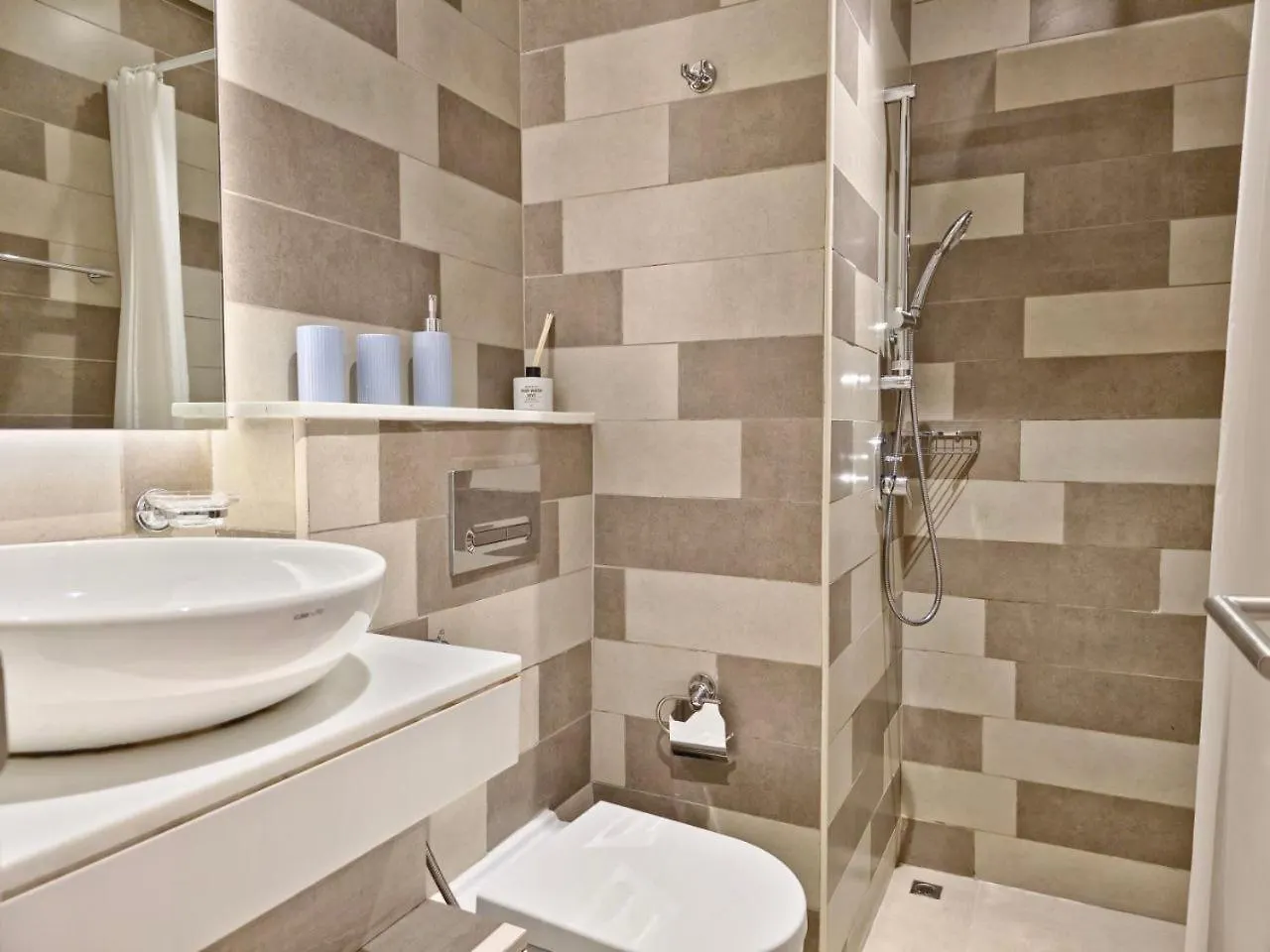 The Palm Hideaway Chic Apartment With Rooftop Vibes Managed By Sunnyhomes Dubai