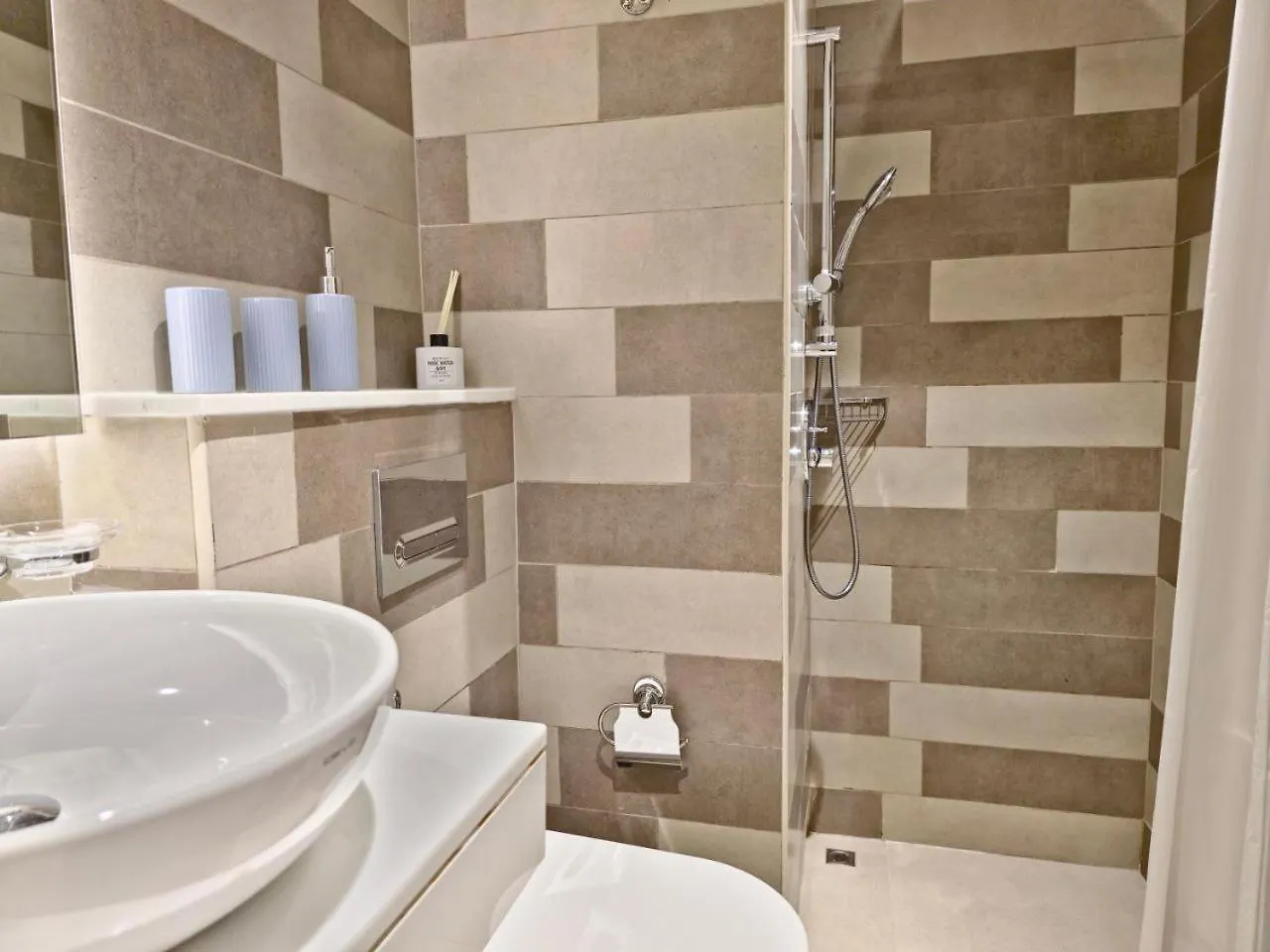The Palm Hideaway Chic Apartment With Rooftop Vibes Managed By Sunnyhomes Dubai United Arab Emirates