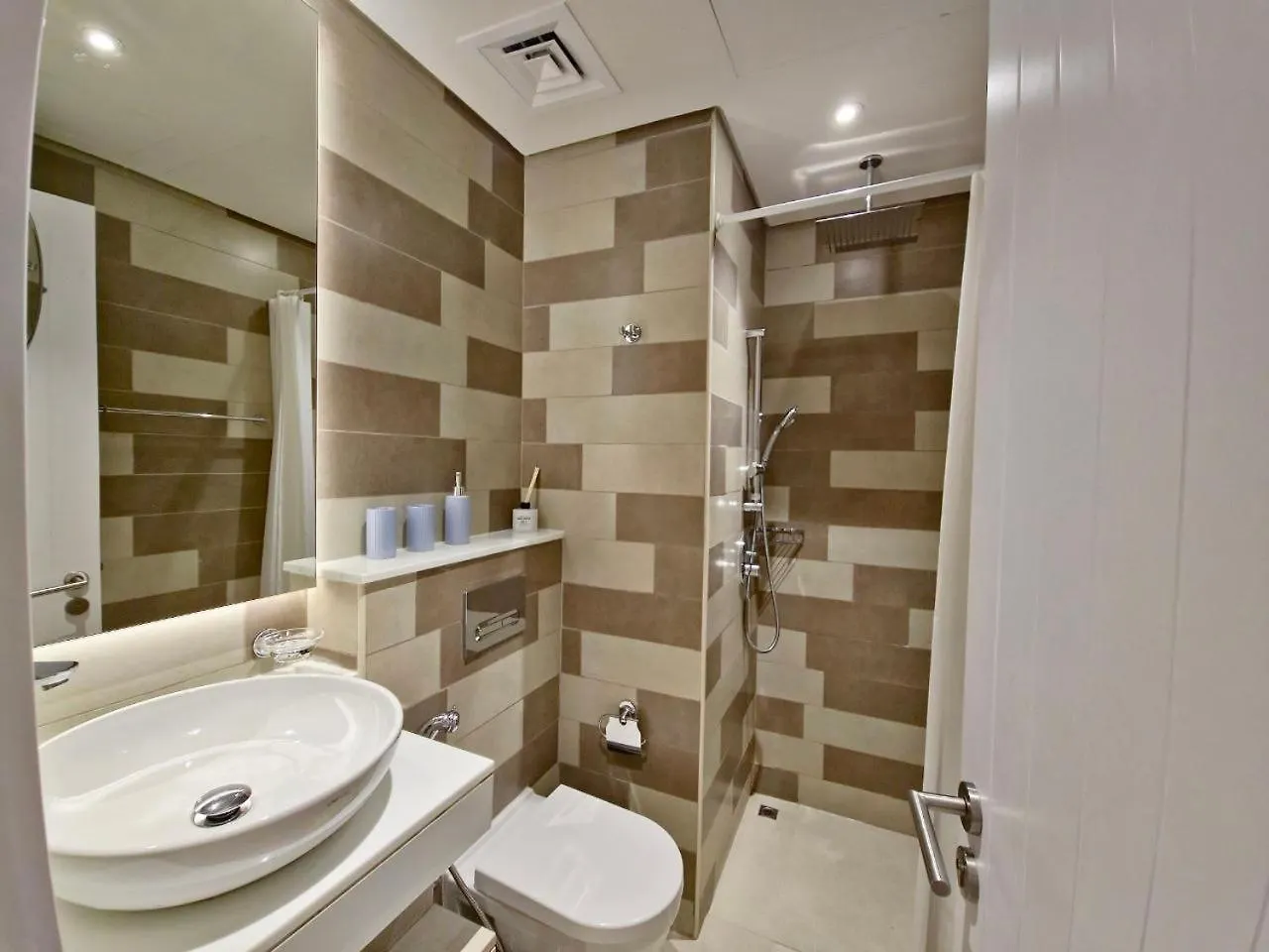 The Palm Hideaway Chic Apartment With Rooftop Vibes Managed By Sunnyhomes Dubai
